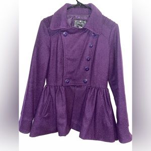 Great coat in great condition. Just outgrew it. Ready for a new home.
